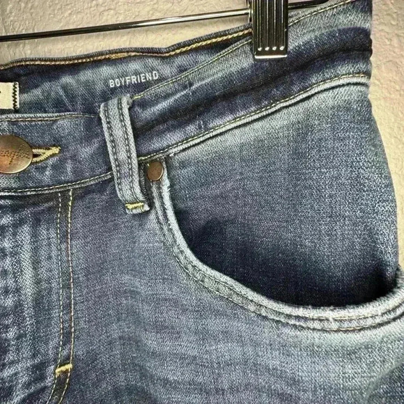 Wrangler Boyfriend Woman’s Jeans, Size 27x29, Slightly Distressed - Picture 3 of 16